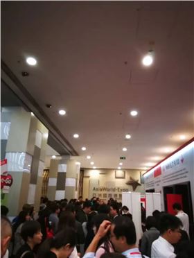 香港展會(huì)現(xiàn)場(chǎng).jpg