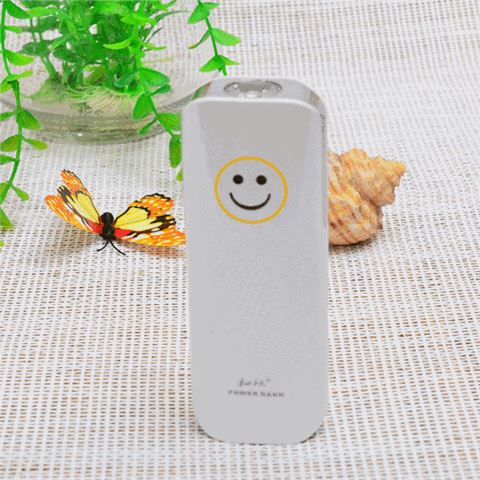 笑臉移動(dòng)電源5600毫安 移動(dòng)電源充電寶定制禮品