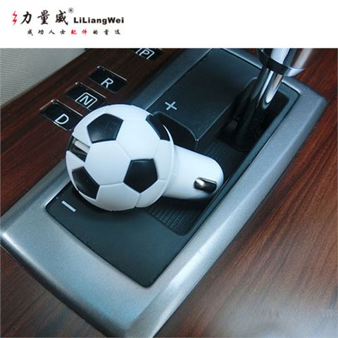 高檔車載充電器，正規(guī)廠家直銷5V2 .4A雙USB接口